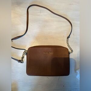 Micheal Kors Crossbody Jet Set
Pocketbook Saffino Leather brown